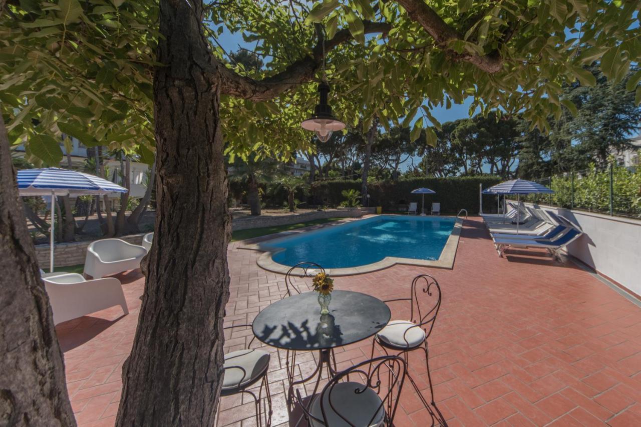 Villa Dei Pini Trani Esterno foto